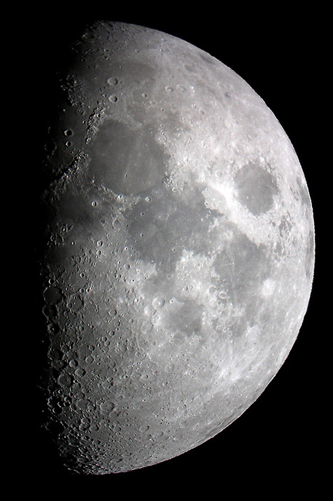 Der Mond am 19.12. im Alter von 8 Tagen